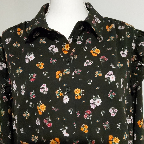 BCBGeneration Chic Black Floral Blouse - Picture 3 of 10